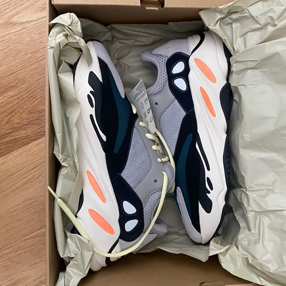 YEEZY BOOST 700 WAVE RUNNER - Picture 3 of 5